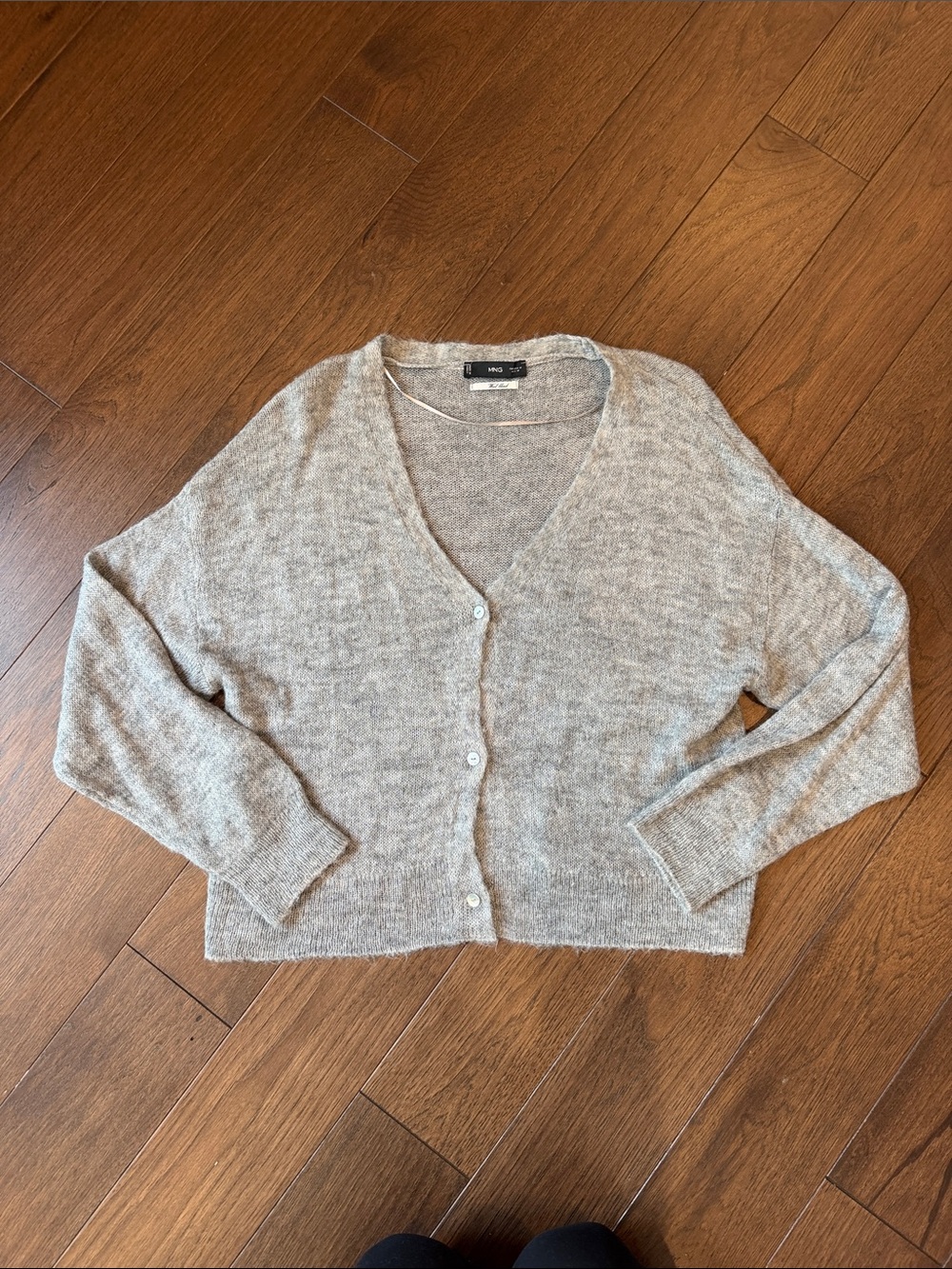 MNG Gray V-Neck Button Front Cropped Cardigan Medium - C30-065